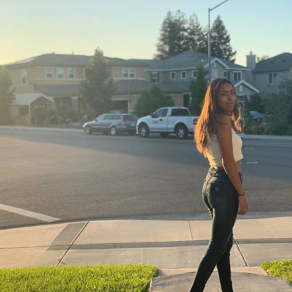 Meet your Posher, Yuriel - Picture 1 of 1